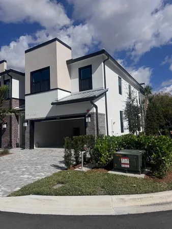 $4,000 | 750 Northwest 82nd Terrace, Unit 750, Plantation, FL 33324