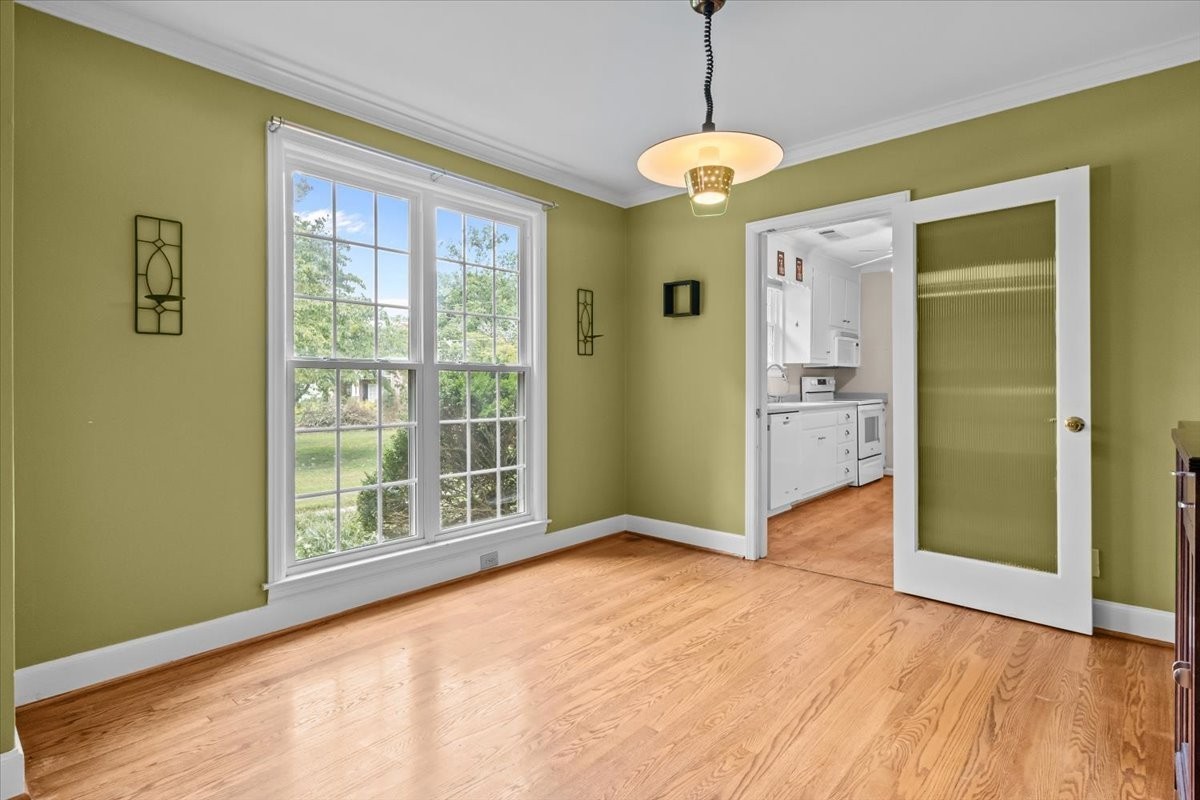 935 Evans Road Nashville, TN 37204 - Photo 19 of 44 a view of livingroom with natural light