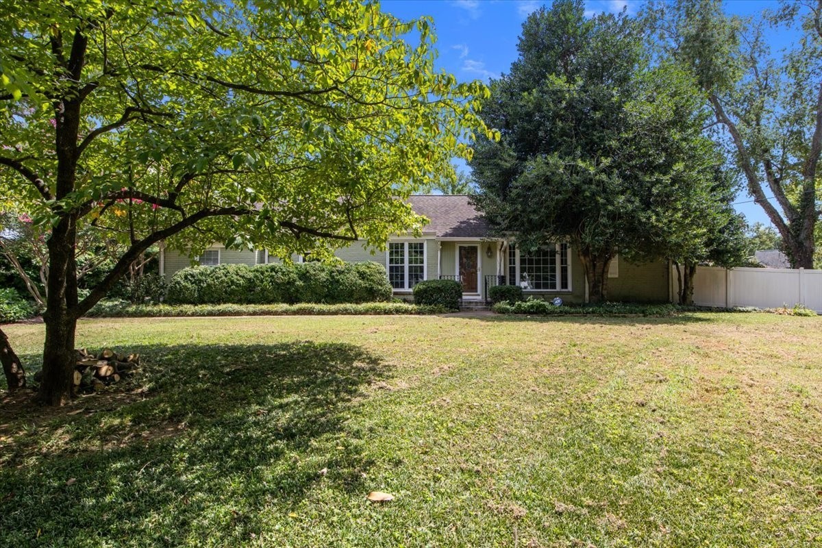 935 Evans Road Nashville, TN 37204 - Photo 5 of 44 a front view of a house with a yard