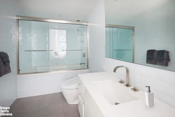 $2,150,000 | 5 East 44th Street, Unit 11 | Midtown East