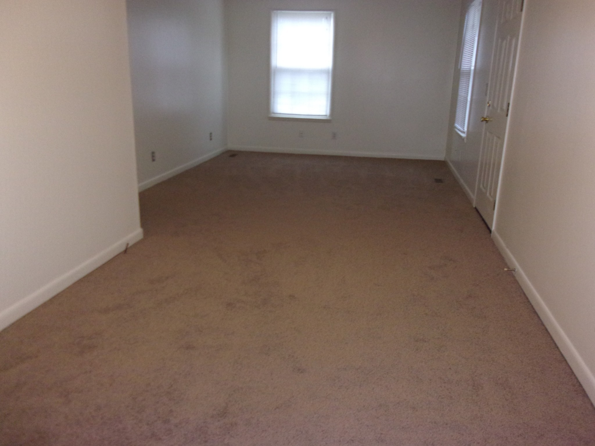 131 Quita Circle, Unit B Lebanon, TN 37087 - Photo 5 of 6 an empty room with a window