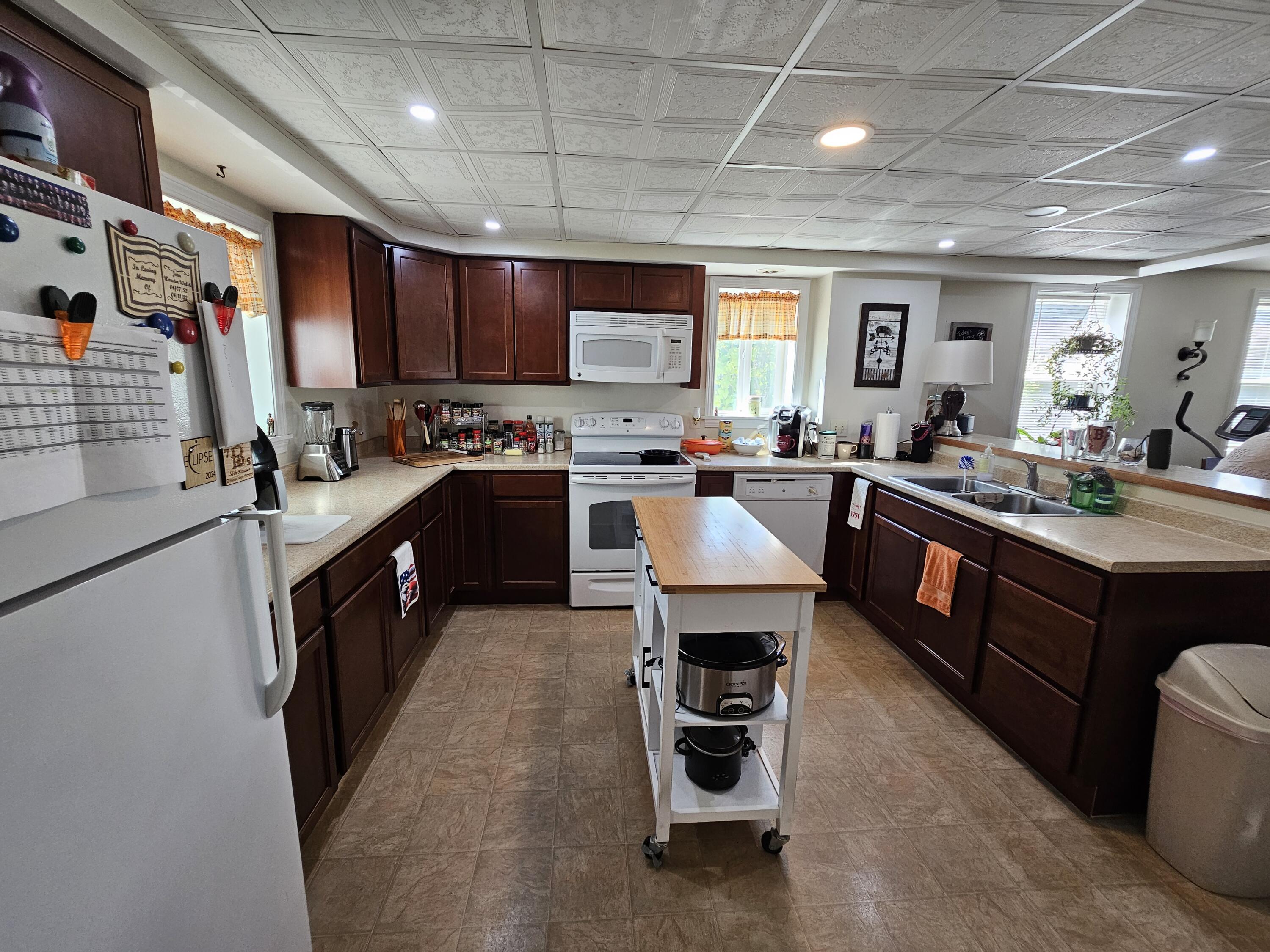 19 High Street Brewer, ME 04412 - Photo 4 of 37 20250916_115405