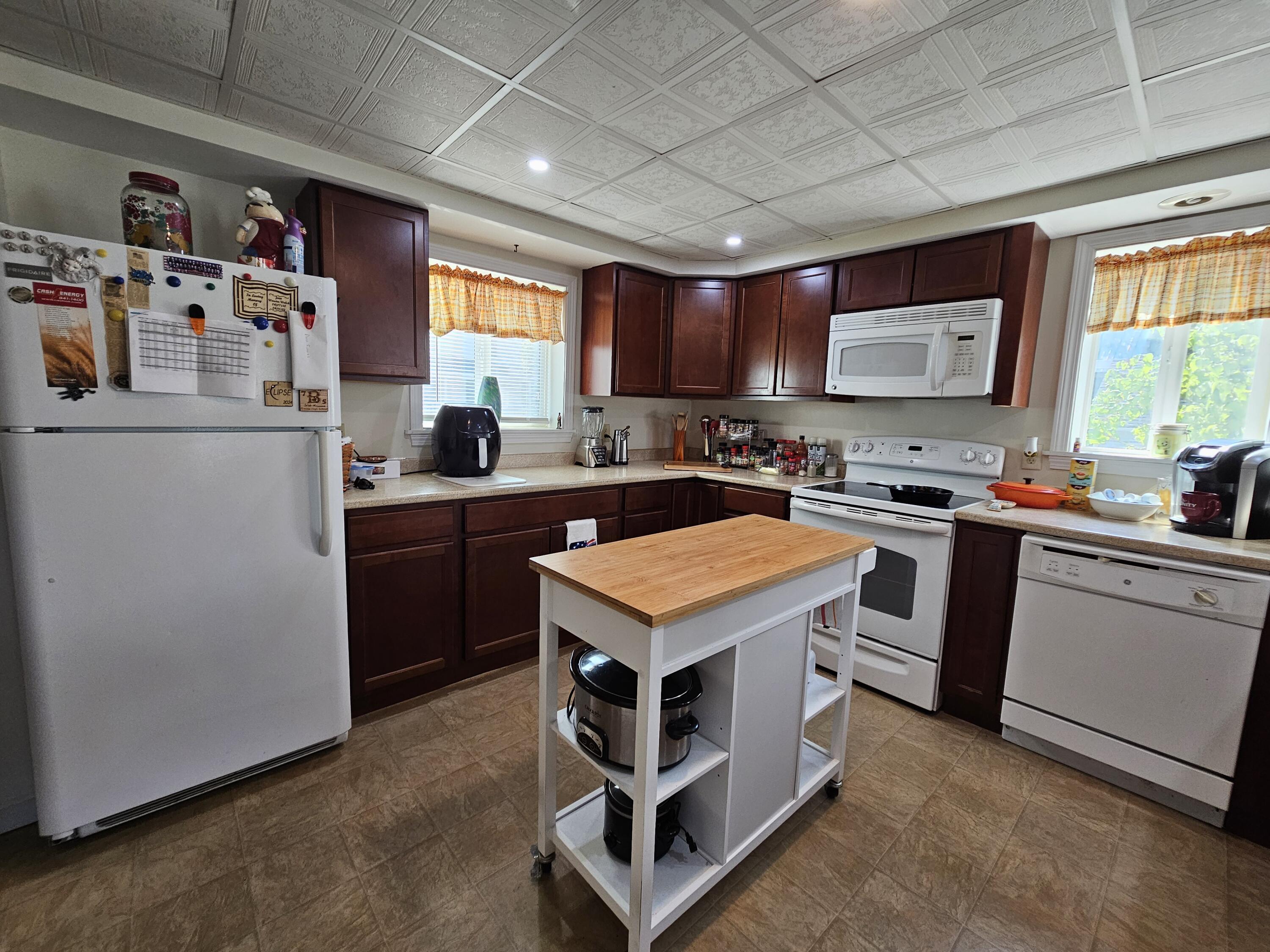 19 High Street Brewer, ME 04412 - Photo 5 of 37 20250916_115513