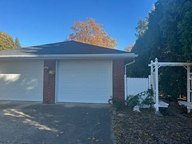 $285,000 | 500 South Prospect Road, Bloomington, IL 61704