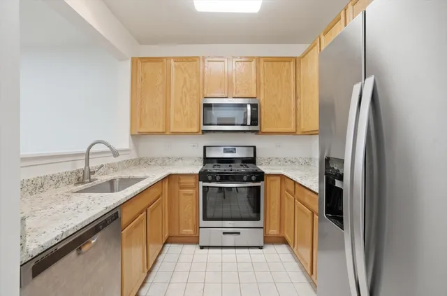 $2,450 | 2486 Georgetown Circle, Aurora, IL 60503