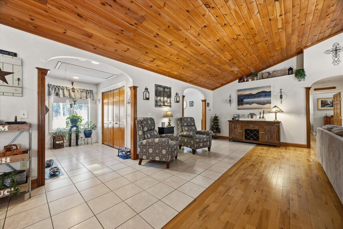 26 Old Country Way Limerick, ME 04048 - Photo 8 of 45 Living area