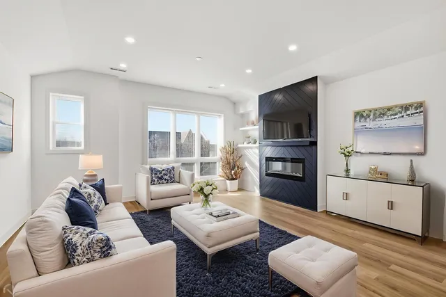 $1,199,000 | 4739 South Indiana Avenue, Chicago, IL 60615