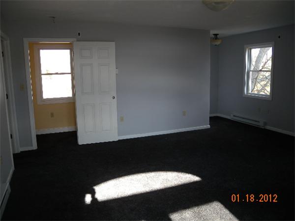 12 Riverside Drive Webster, MA 01570 - Photo 9 of 10 Gallery Image 9