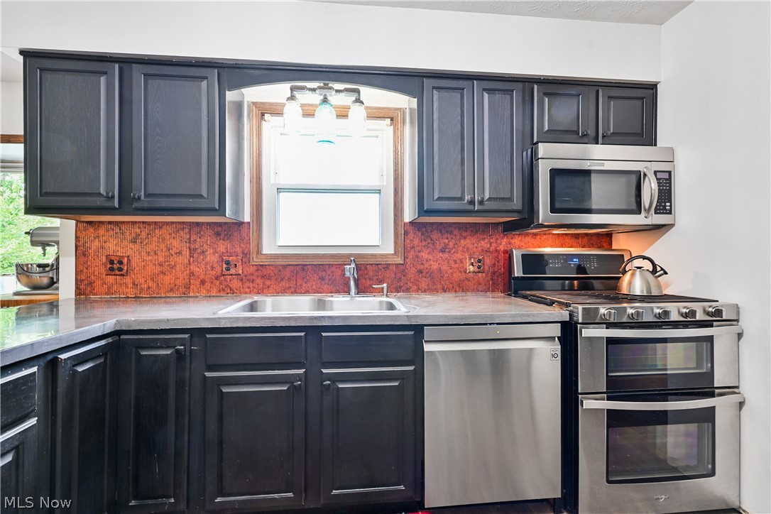 11690 Island Road Grafton, OH 44044 - Photo 9 of 43