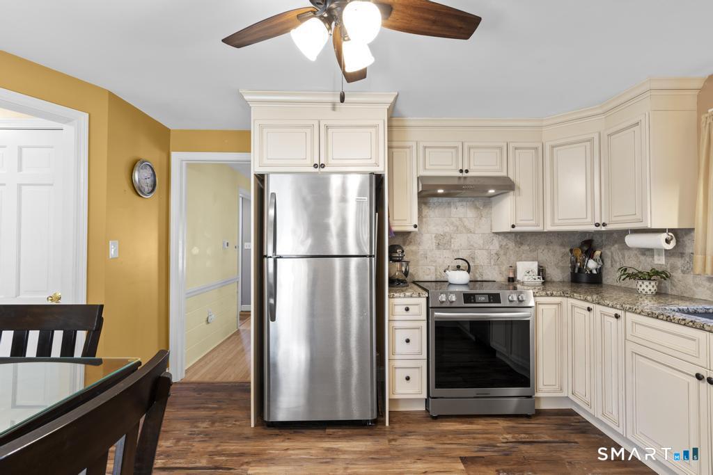 89 Baldwin Avenue Meriden, CT 06450 - Photo 12 of 38