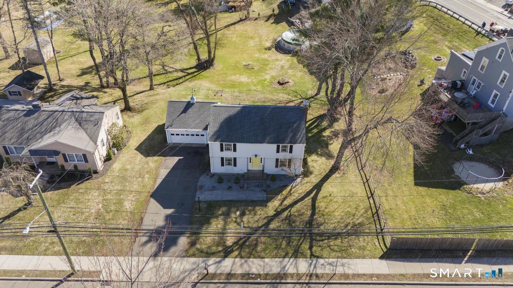 89 Baldwin Avenue Meriden, CT 06450 - Photo 4 of 38