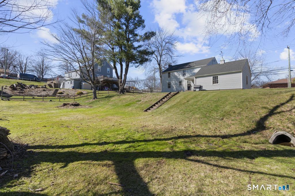 89 Baldwin Avenue Meriden, CT 06450 - Photo 10 of 38