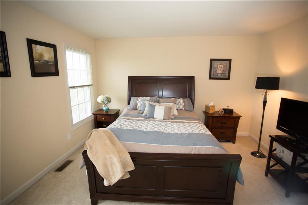 54 Castle View Drive McKees Rocks, PA 15136 - Photo 18 of 25
