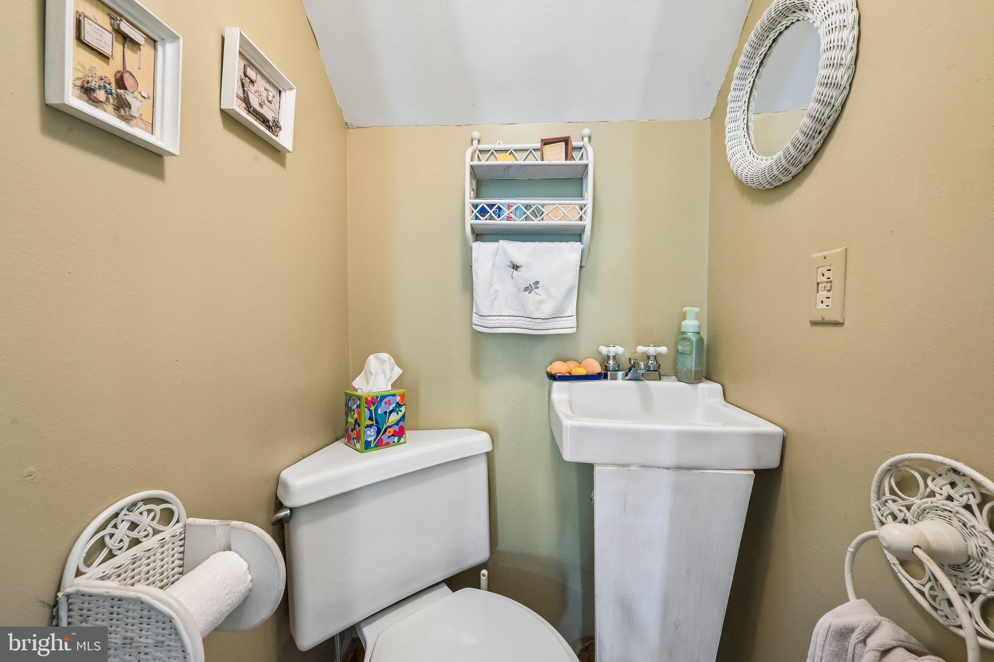 147 Hawthorne Avenue Haddonfield, NJ 08033 - Photo 14 of 25 Charming nook with vintage flair.