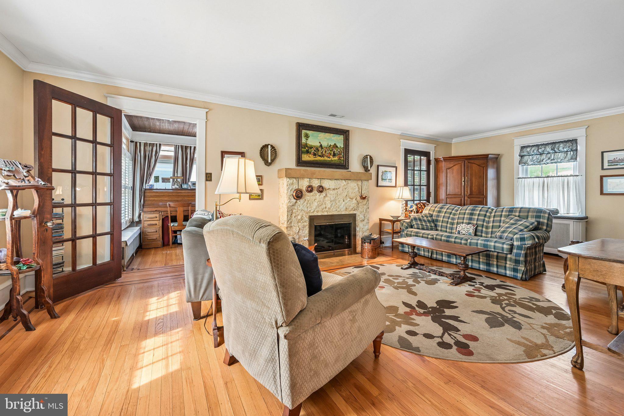 147 Hawthorne Avenue Haddonfield, NJ 08033 - Photo 3 of 25 Cozy living space with warm ambiance.