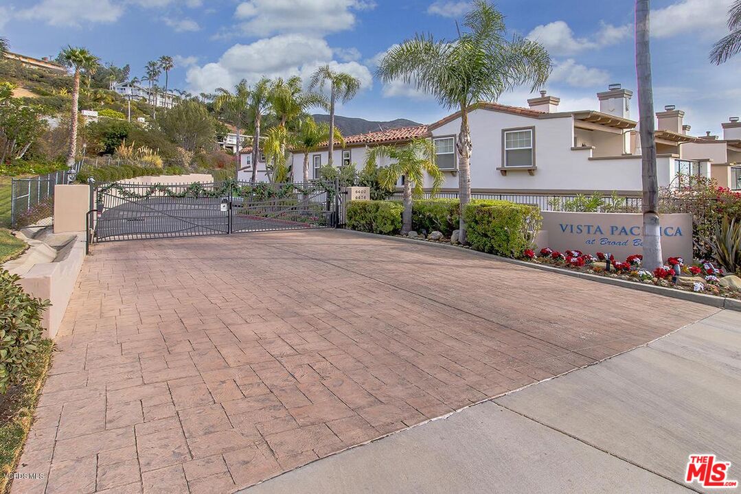 6438 Lunita Road Malibu, CA 90265 - Photo 11 of 34 a front view of a building with sitting area
