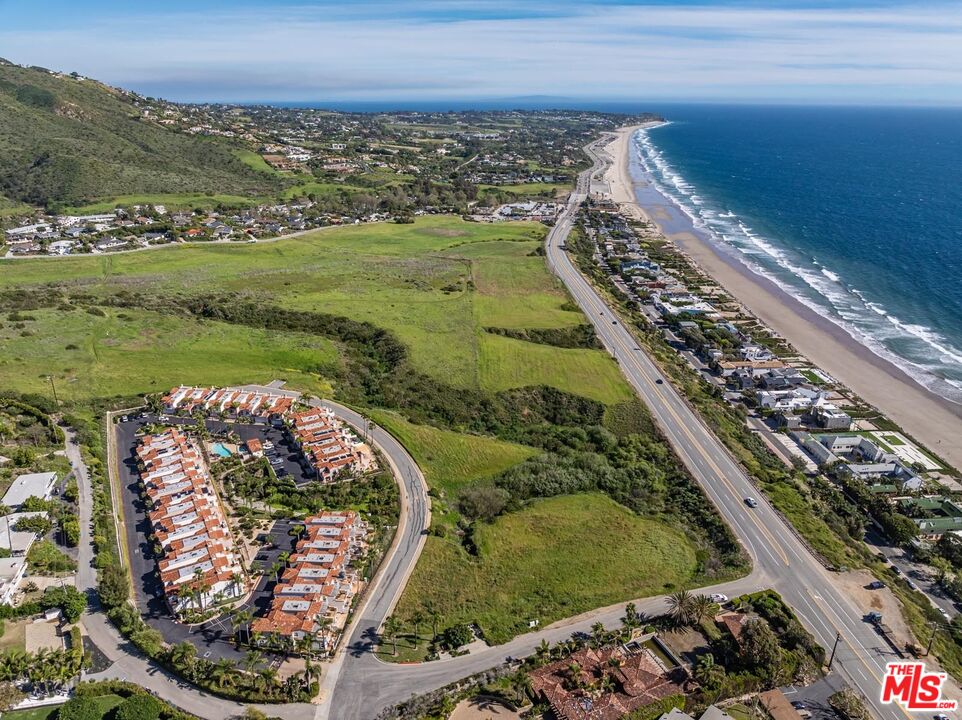 6438 Lunita Road Malibu, CA 90265 - Photo 20 of 34 a view of a city