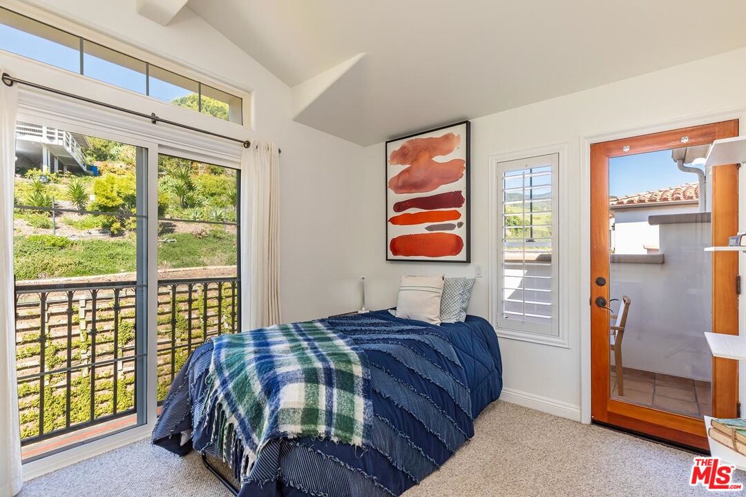 6438 Lunita Road Malibu, CA 90265 - Photo 31 of 34 a bedroom with a bed and a window