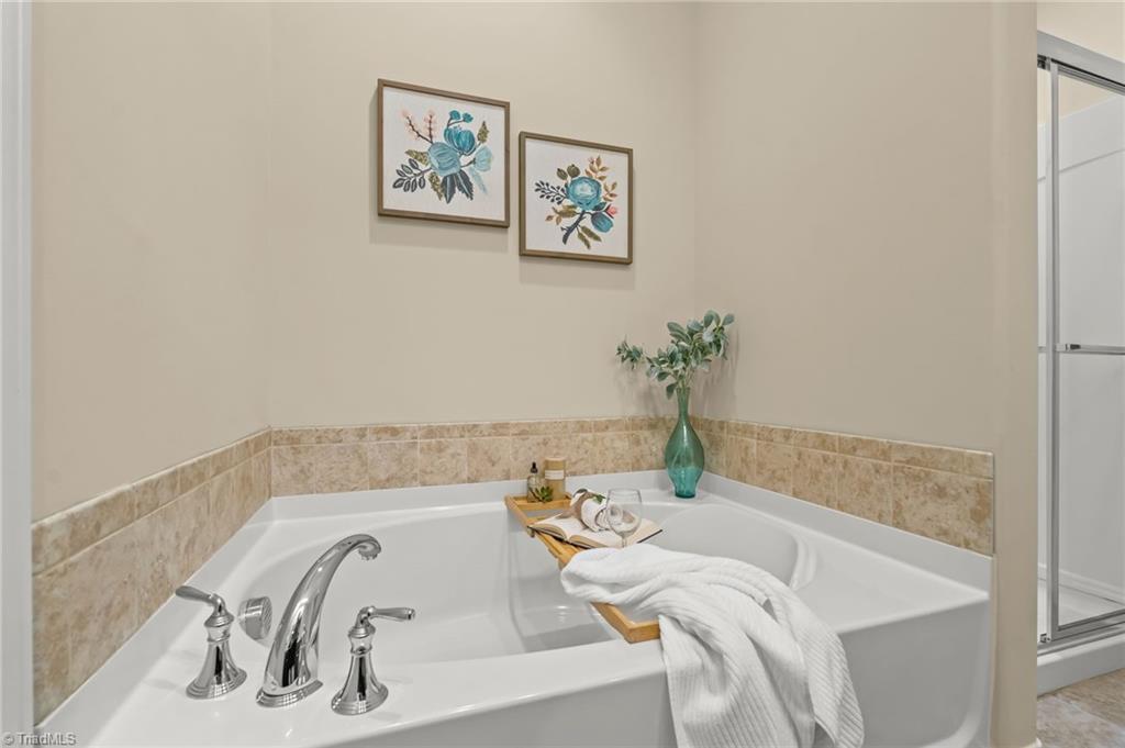 633 Stags Leap Court High Point, NC 27265 - Photo 22 of 40 Luxurious Garden Tub
