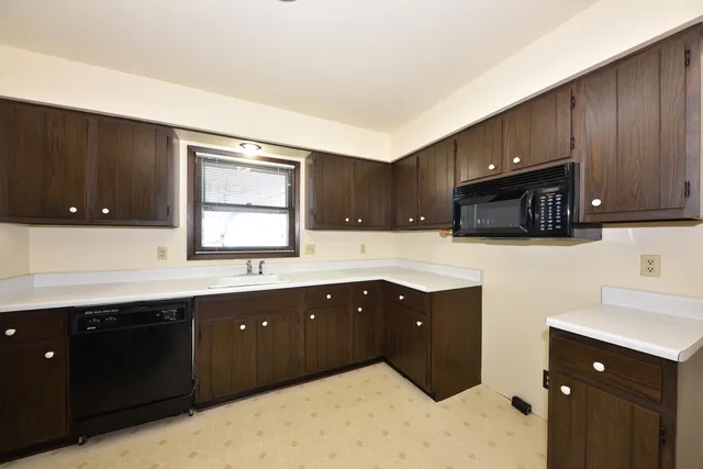 $475,000 | 4260-4272 Tumblewood Lane, Greendale, WI 53129