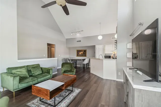 $2,065 | 10462 White Lake Court, Tampa, FL 33626