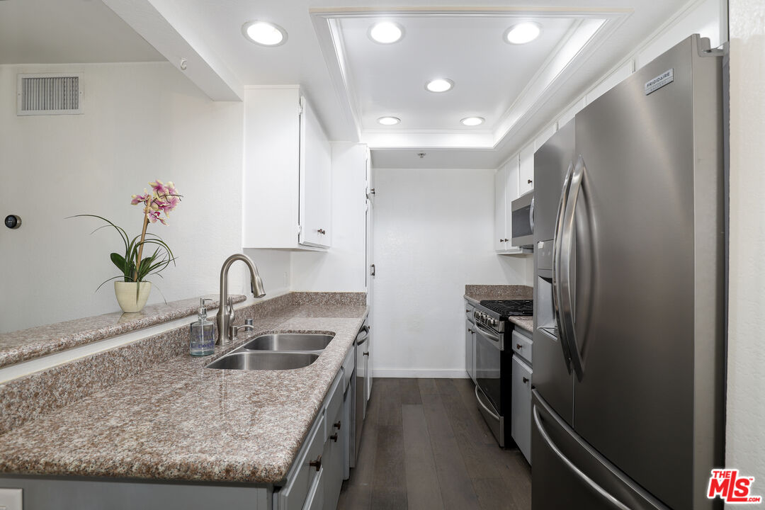 762 East Orange Grove Boulevard, Unit 5 Pasadena, CA 91104 - Photo 15 of 31