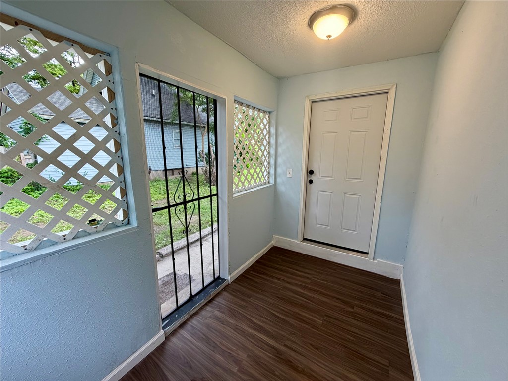 860 Clifford Avenue Rochester, NY 14621 - Photo 4 of 23 Gallery Image 4