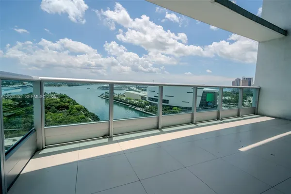 $7,500 | 900 Biscayne Boulevard, Unit 1707, Miami, FL 33132