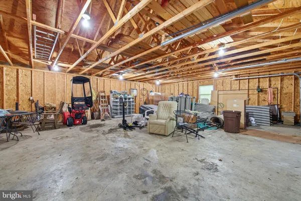 a view of livingroom with furniture