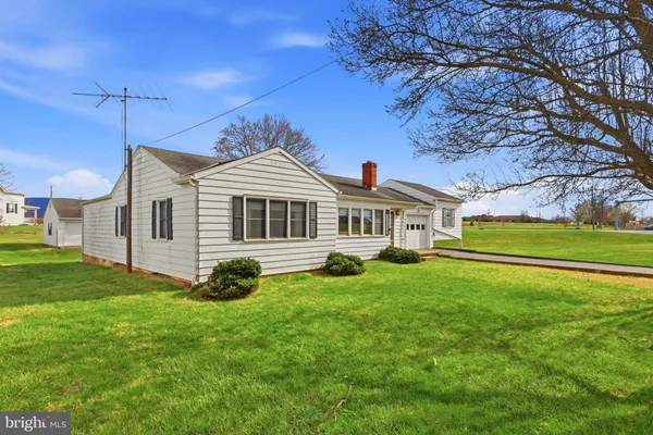 a view of a house with a yard