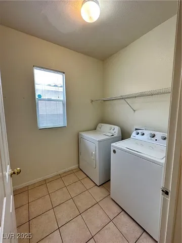 $2,050 | 9472 Canalino Drive, Las Vegas, NV 89134