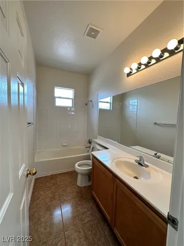 $2,050 | 9472 Canalino Drive, Las Vegas, NV 89134