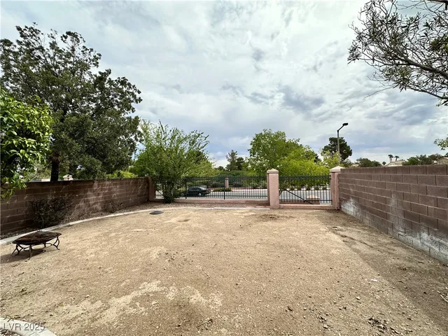 $2,050 | 9472 Canalino Drive, Las Vegas, NV 89134