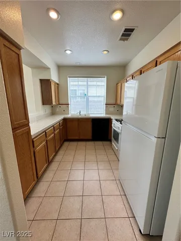 $2,050 | 9472 Canalino Drive, Las Vegas, NV 89134