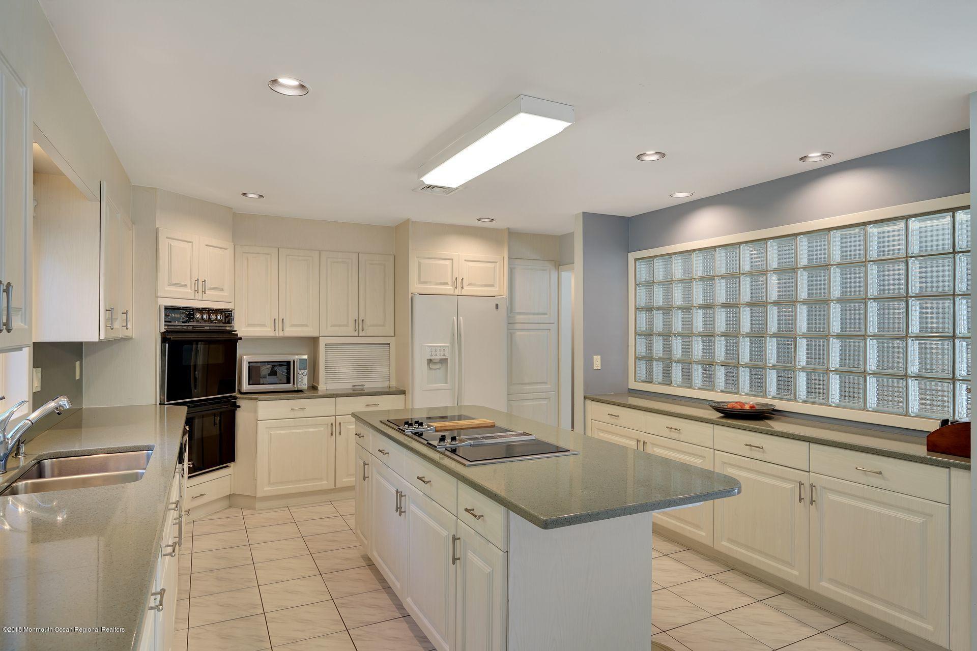 103 Buckley Road Marlboro, NJ 07746 - Photo 12 of 36 18