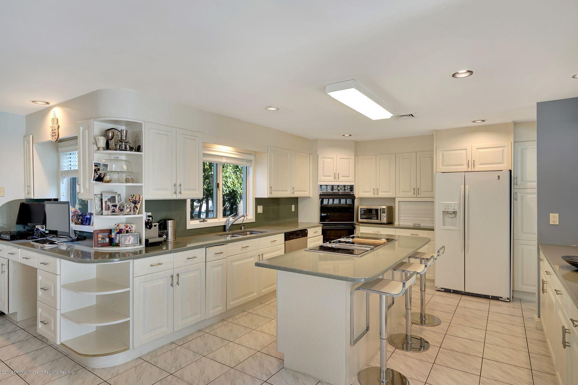 103 Buckley Road Marlboro, NJ 07746 - Photo 8 of 36 16