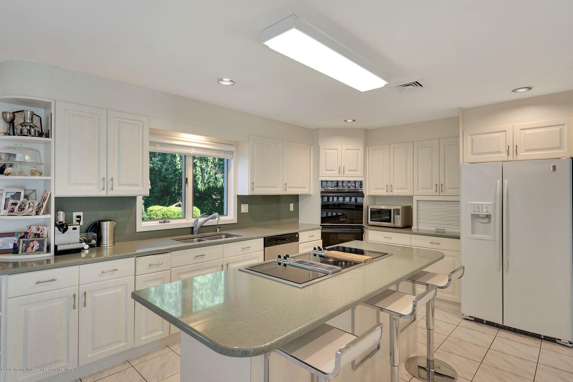 103 Buckley Road Marlboro, NJ 07746 - Photo 9 of 36 17