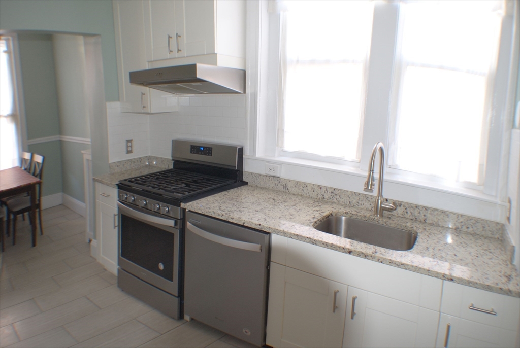 22 Parkway Road, Unit 2 Brookline, MA 02445 - Photo 3 of 11