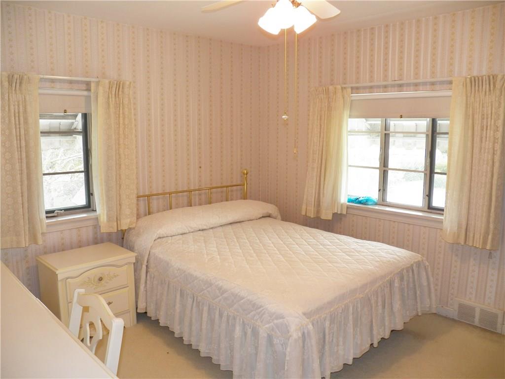 338 Coraopolis Road Coraopolis, PA 15108 - Photo 14 of 25 2nd Bedroom