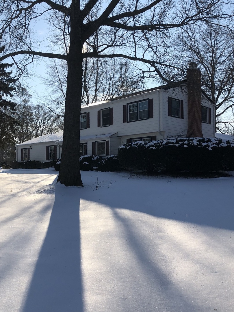 1577 Banbury Road Inverness, IL 60067 - Photo 2 of 8 a front view of a house with yard