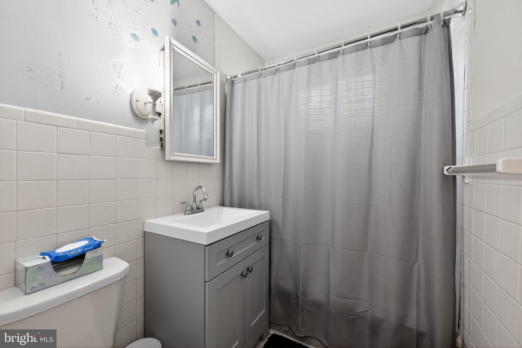 208 Hoffman Road Ridley Park, PA 19078 - Photo 13 of 15 Bathroom