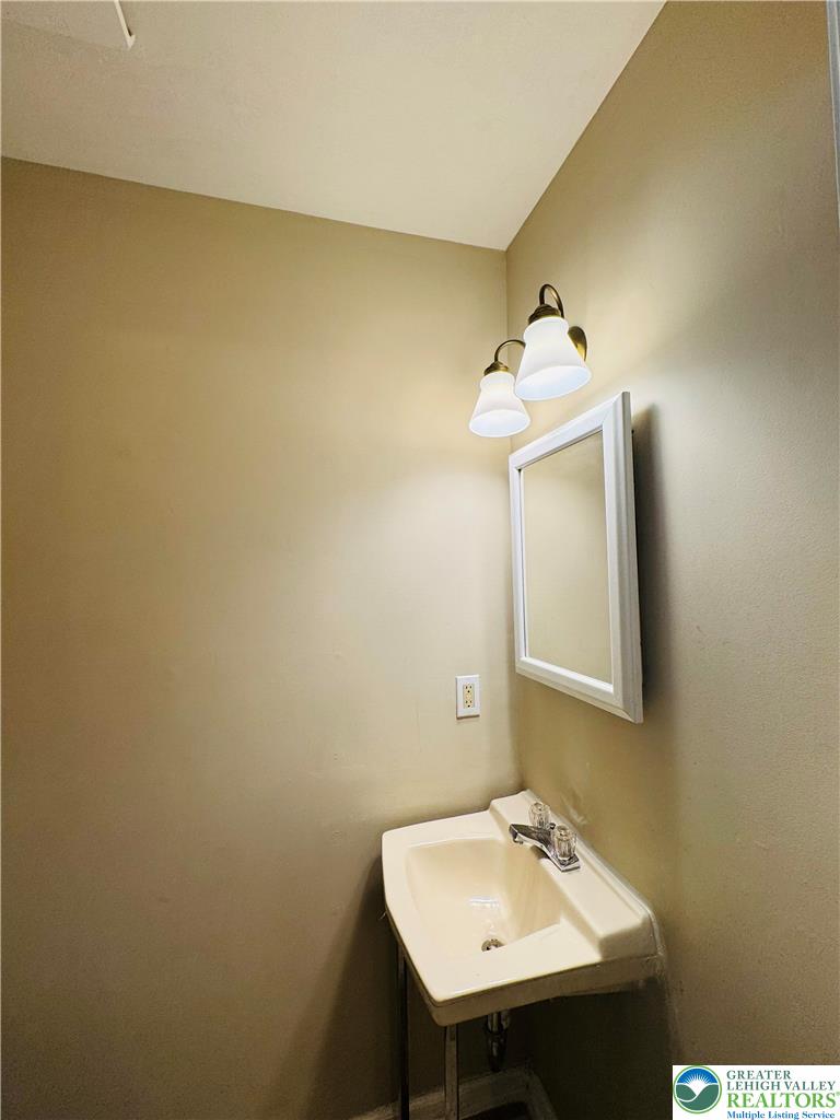 102 Quaker Drive Bethlehem, PA 18020 - Photo 13 of 29