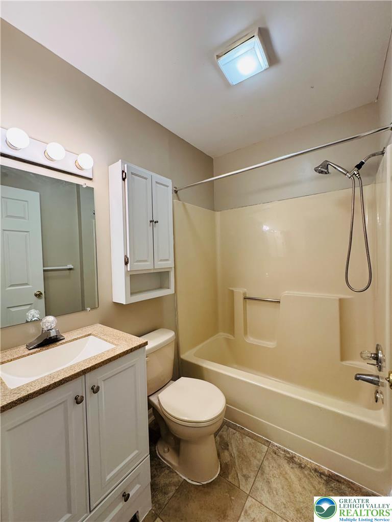 102 Quaker Drive Bethlehem, PA 18020 - Photo 26 of 29