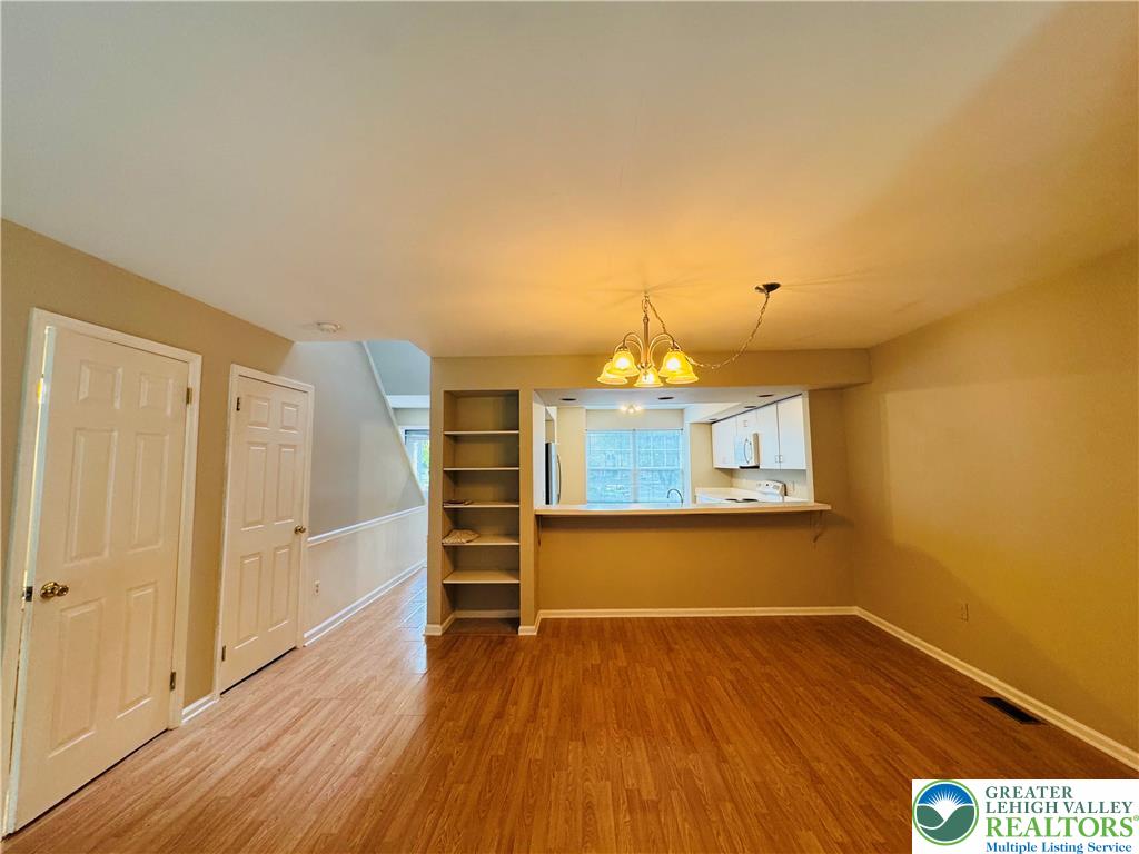 102 Quaker Drive Bethlehem, PA 18020 - Photo 8 of 29