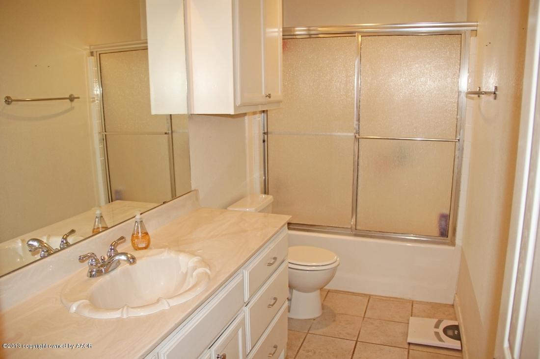 5239 Royce Drive Amarillo, TX 79110 - Photo 22 of 30 Bathroom2