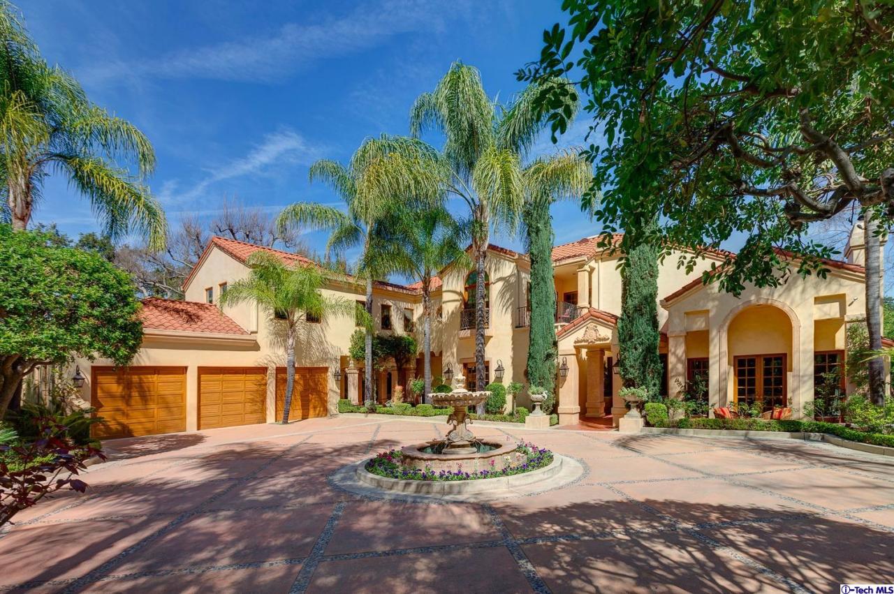 Undisclosed Address Pasadena, CA 91103 - Photo 2 of 80 a front view of a house with a garden