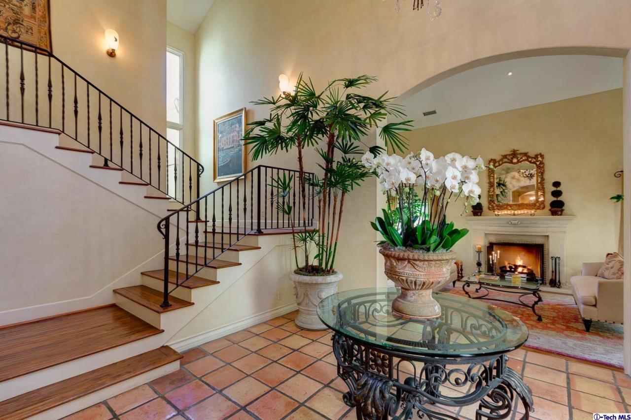 Undisclosed Address Pasadena, CA 91103 - Photo 12 of 80 a view of a dining room with furniture a potted plant and wooden floor