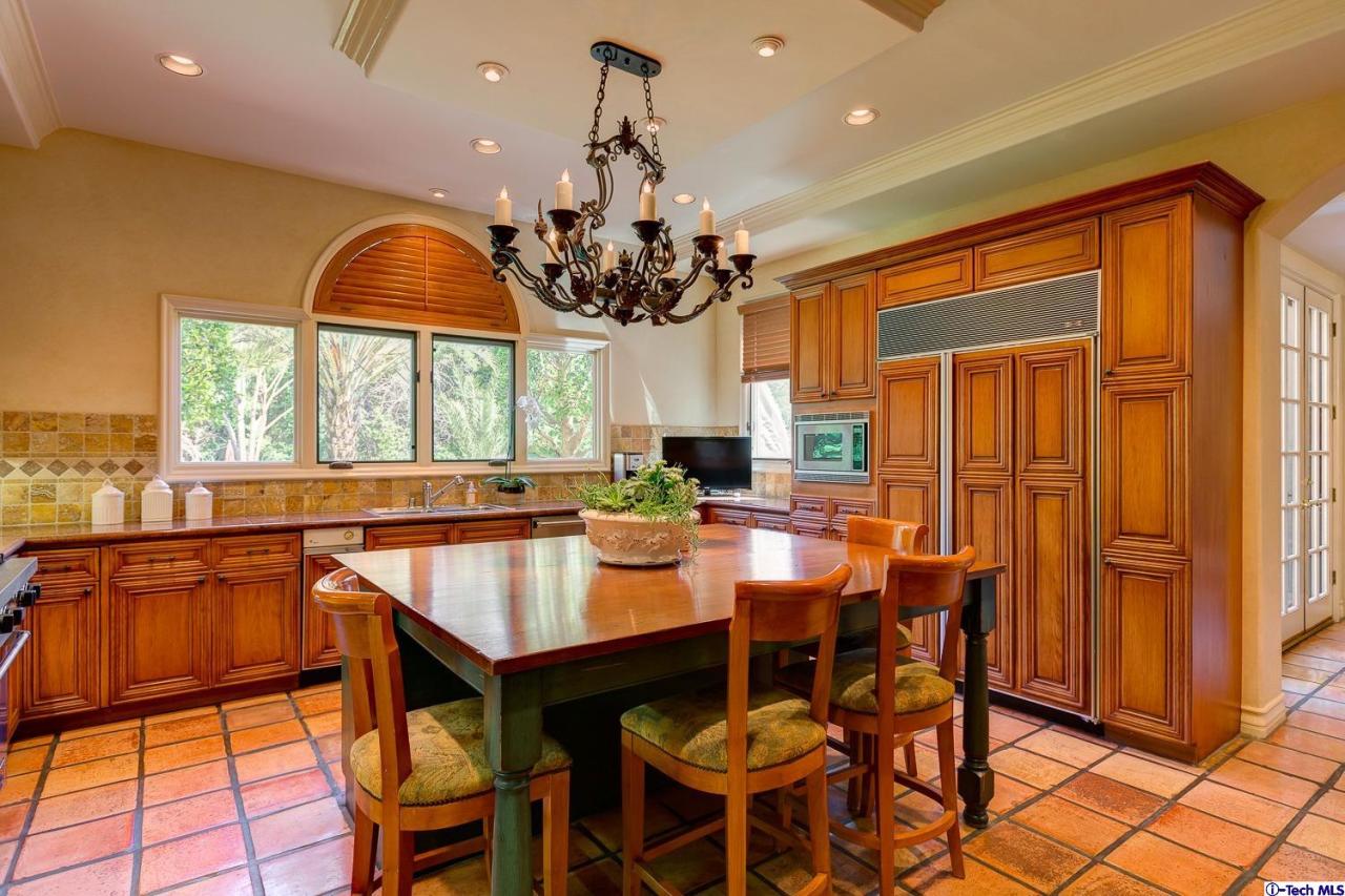 Undisclosed Address Pasadena, CA 91103 - Photo 26 of 80 a view of a dining room with furniture window and outside view