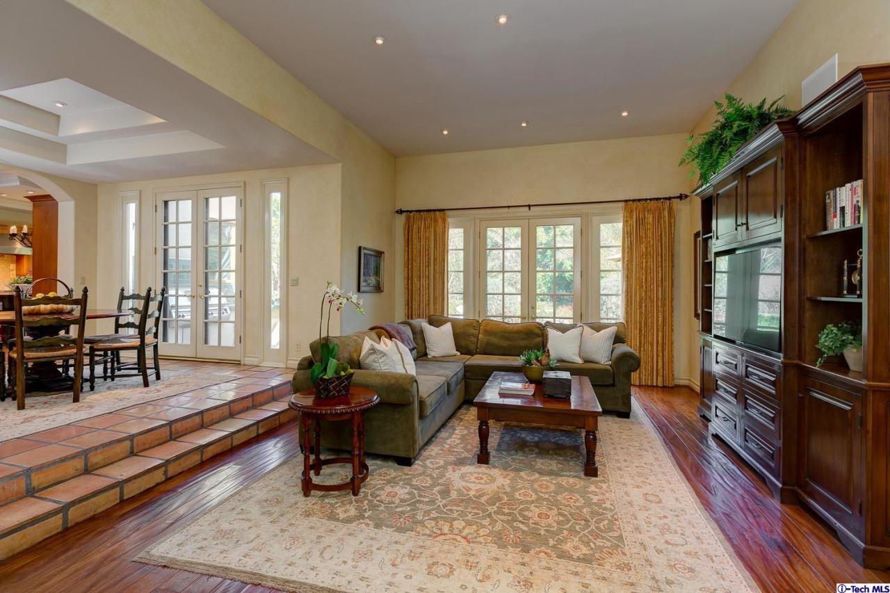 Undisclosed Address Pasadena, CA 91103 - Photo 30 of 80 a living room with furniture and a flat screen tv