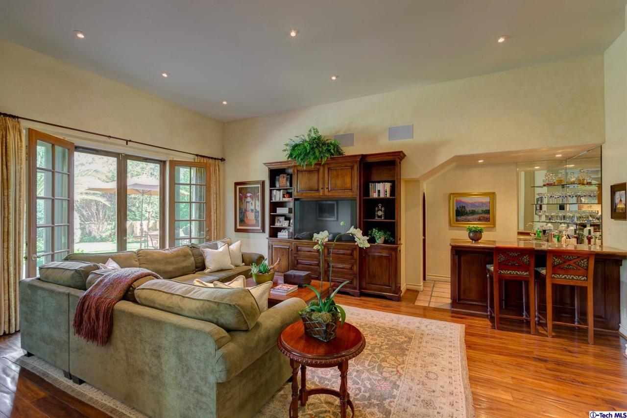 Undisclosed Address Pasadena, CA 91103 - Photo 31 of 80 a living room with furniture and a large window